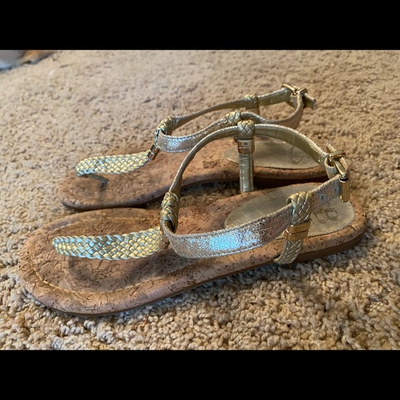 Gianni Bini size 7.5 gold sandals - Picture 2 of 6